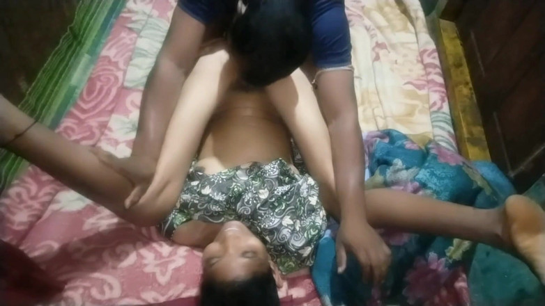 Graju1244: Video di scopata hardcore zia indiana, una ragazza teenager asiatica...