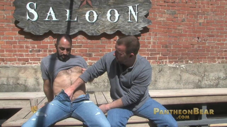 Pantheon men: Estrela solitária Bears, Paxton Hall e Mark Bishop