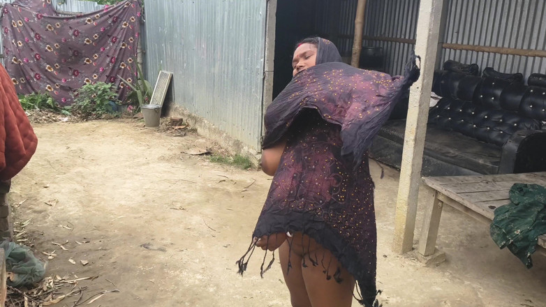 Sexyrani327: Desi bhabhi del quartiere era spazzata nudo e è andato a...