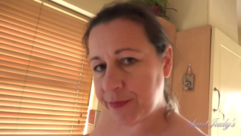 Aunt Judy's: TetaJudys - Prsatá zralá MILFka Eva Jayne vám dá JOI v...