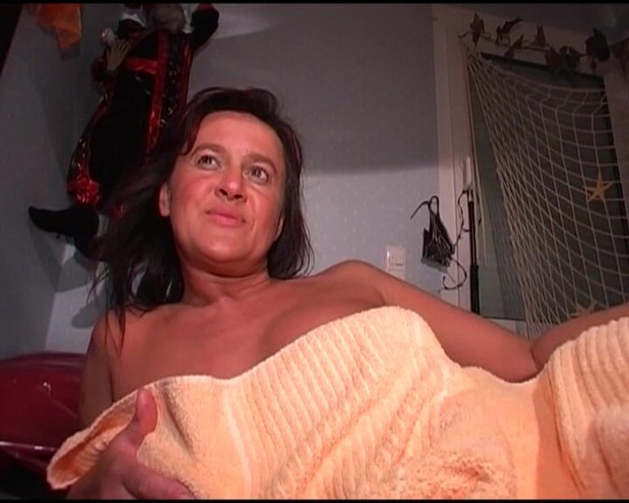 Deutsche Frauen: Puta alemã com tesão fodida no quarto
