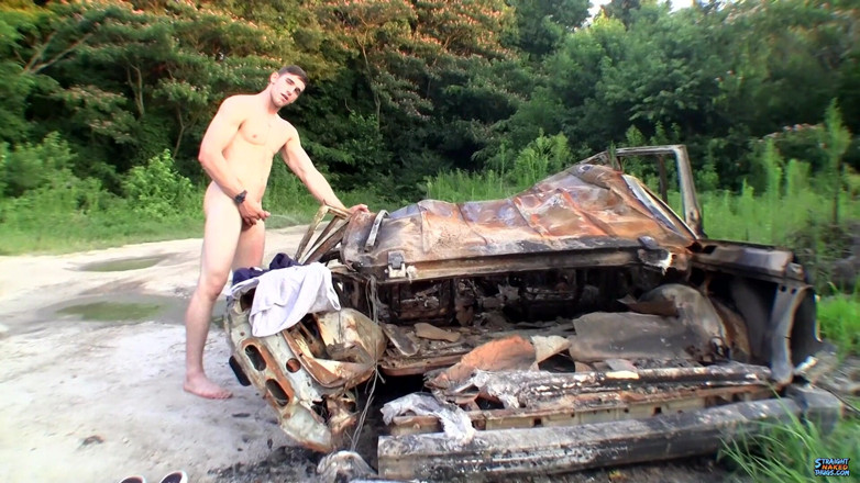 Straight naked thugs: Ілля повертається, щоб пописати та погладити