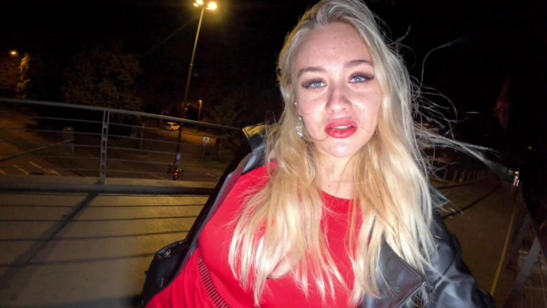 Beverly peach: Veřejné kouření! Sledujte, jak kouřím péro.