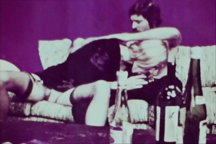Close Encounter Vintage: Retro porno retro erotické divadlo, moje rodné město