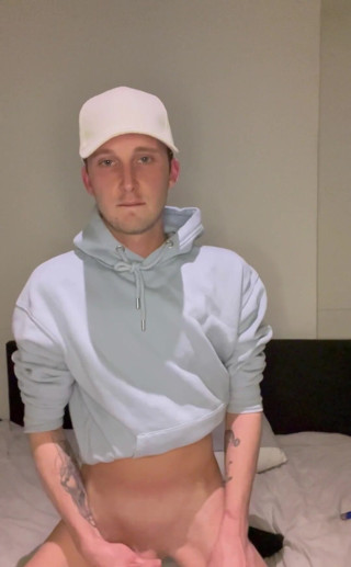 ethanjames1997: 舔舐我自己的精液