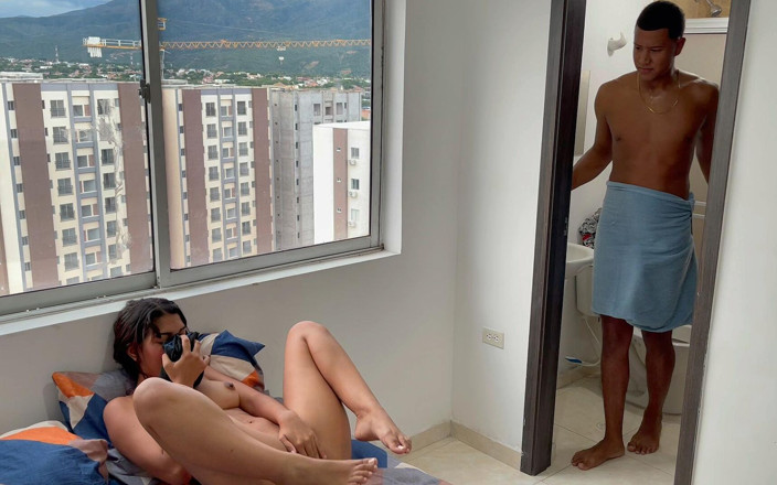 Saraymike: Îmi prind sora vitregă timidă jucându-se cu lenjeria mea intimă și...