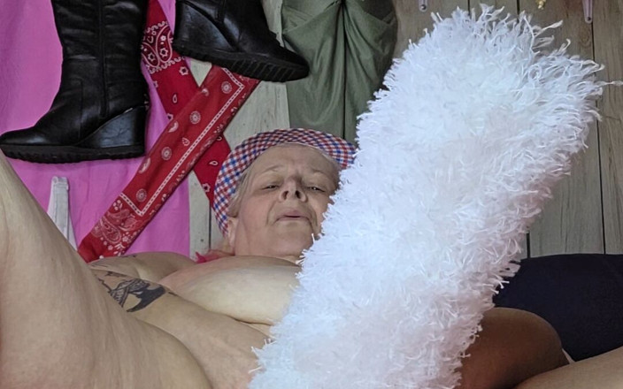 HerculesnVENUS: Fuzzy fickhure liebt es hart