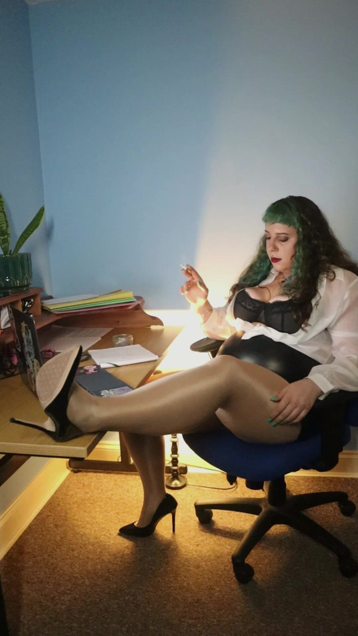 Goddess Kinx: Випускати.. Розчарування в офісі