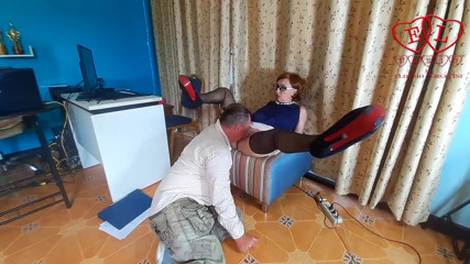 Strange stepfamily: Domination au bureau, femdom, ENF, la patronne et léchage de...