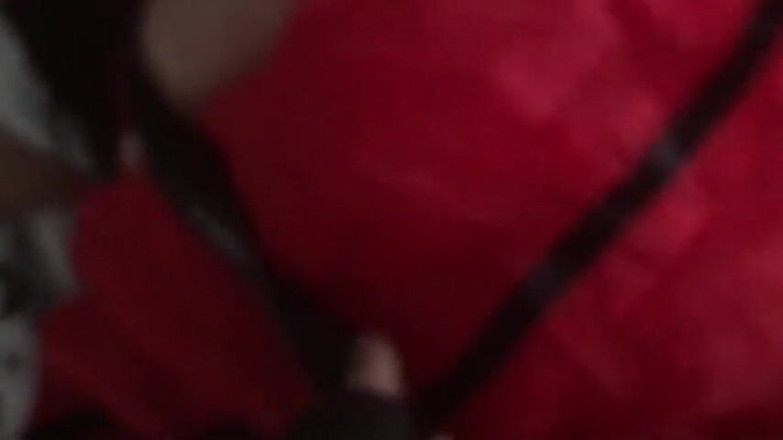 MzKiTTy91: Koca götlü evli kadın büyük yarak kılıfıyla sikiliyor