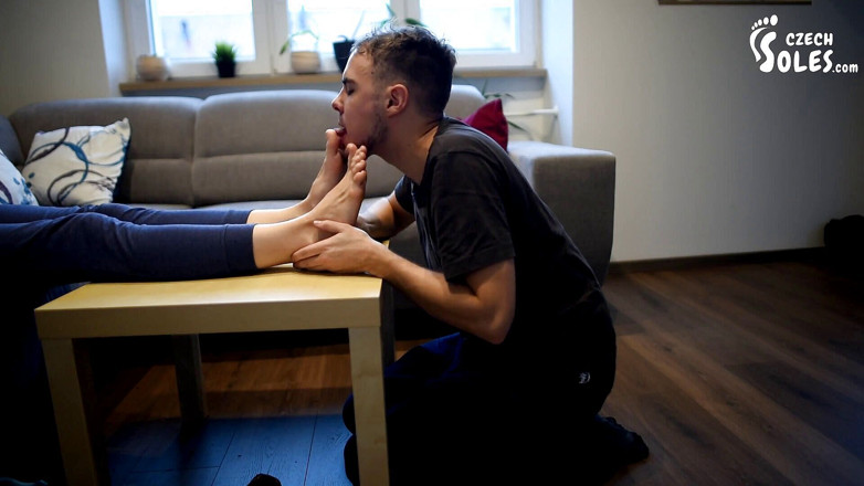 Czech Soles - foot fetish content: Penyembuh kaki menyembuhkan kakinya
