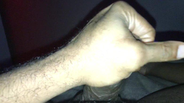 Harrypalms68: Me lo mena e lo accarezza ancora