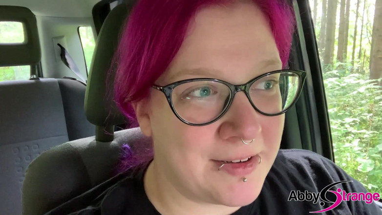 Abby Strange: Knubbig tyska Abby Strange - Kissa samlingsvideo, pissar