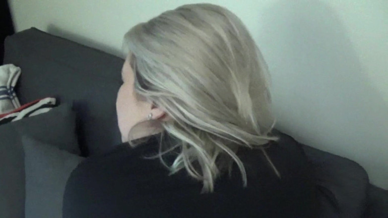 Amateur Homemade Porn: İri göğüslü büyük götlü üvey anne futbol hayranı üvey oğlu tarafından sikiliyor