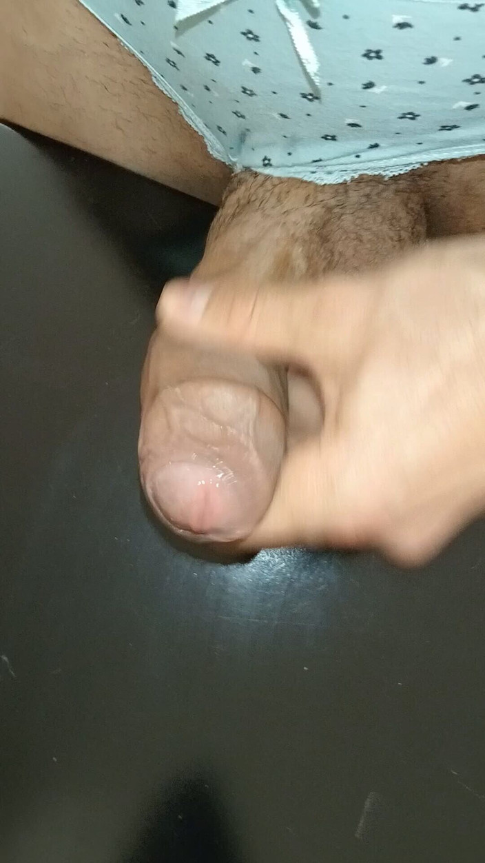rey10rey10: Grosse bite et Venoza, masturbation avec culotte