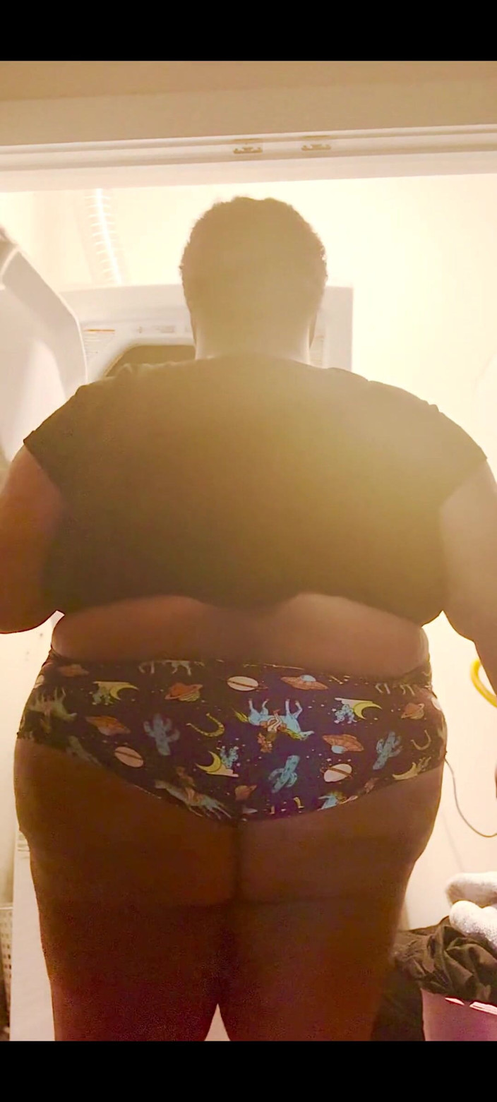 Monique Starr: Tu attrapes ta grande BBW sexy, black, belle-mère en train...