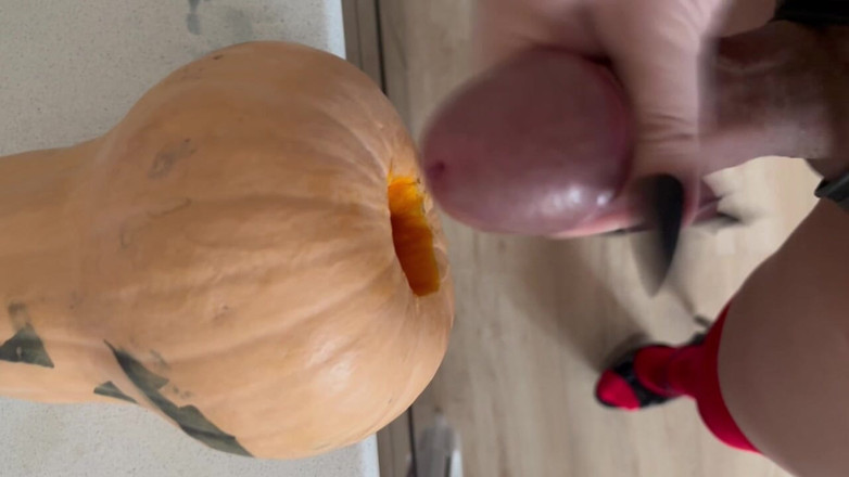 Vlada Brilliant: Happy Halloween Geneukte Pompoen