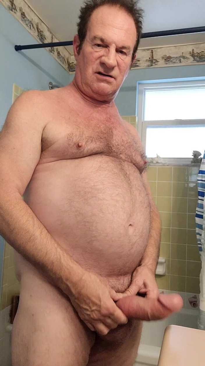 DaddyLNargo: Atuk pancutan mani di bilik mandi