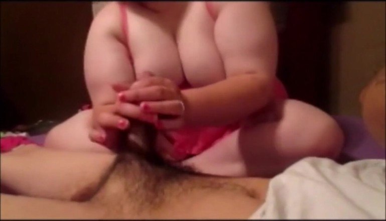 Fat Goddes: 자지와 거대한 공을 가지고 노는 그를 괴롭히기