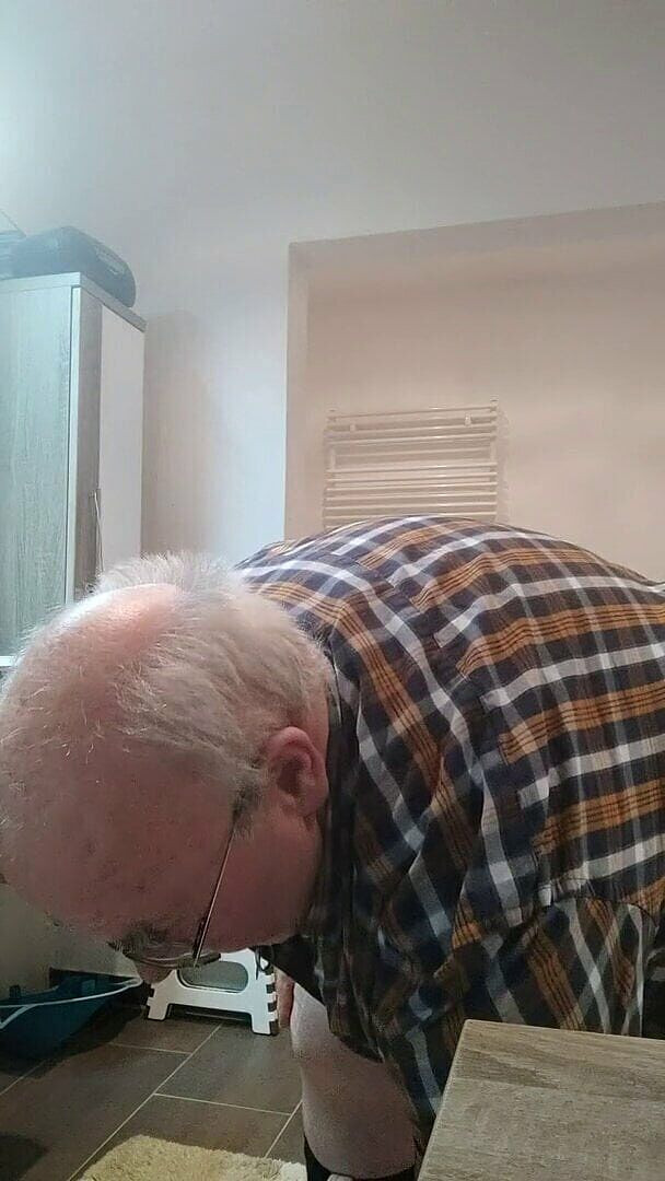Karlchengeil: Я роздягаюся і граю