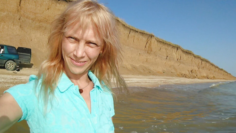 Alexa Cosmic: Alexa Cosmic Transgirl nage dans la mer pour la première...