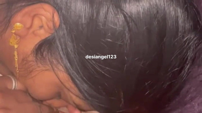 Desiangle: デシの既婚妻がプロのようにフェラチオをする。2026年のベストフェラチオ
