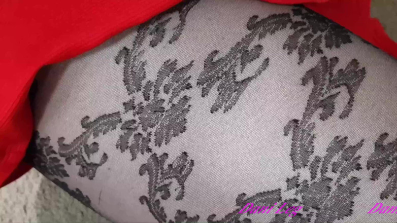 Dani Leg: Сексуальна нога Дені зі спермою фонтану на візерунчастих колготках