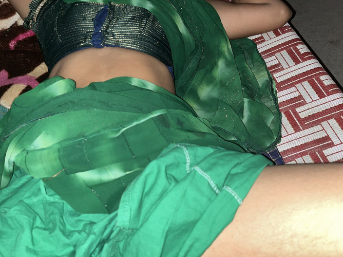 Ritu: Secara tidak sengaja dengan adik tiri besar memikirkan dia adalah...