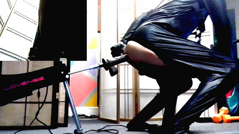 Sissy slave Sylvia: Efeminat gimp întâlnește mașina de sex