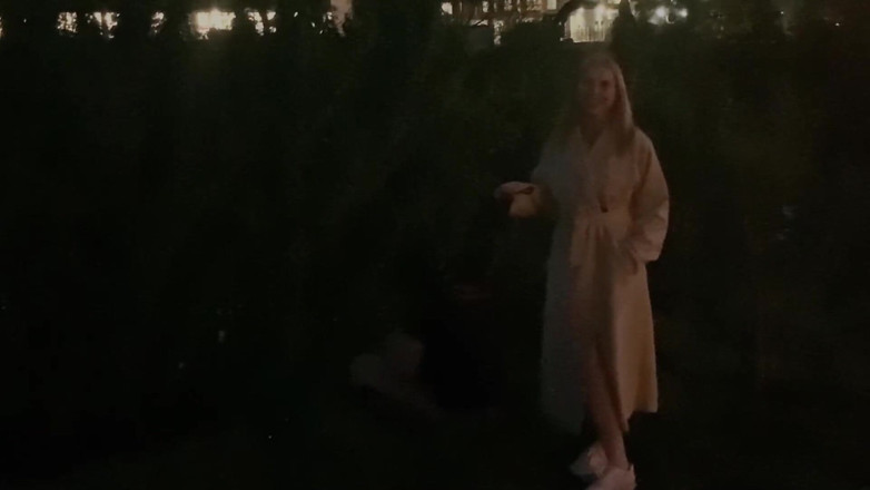 SugarNadya: SugarNadya și-a întâlnit clientul preferat și în loc să se epilez cu ceară, s-a...