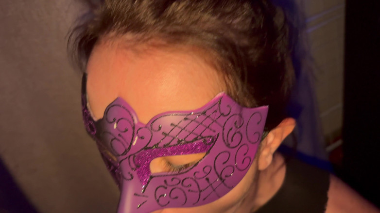 Naomi Pink: Moja macocha chciała spróbować trójkąta