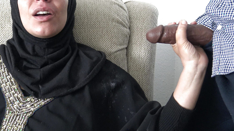 Souzan Halabi: Pria muslim ngajak imigran kulit hitam ke apartemen marseille-nya
