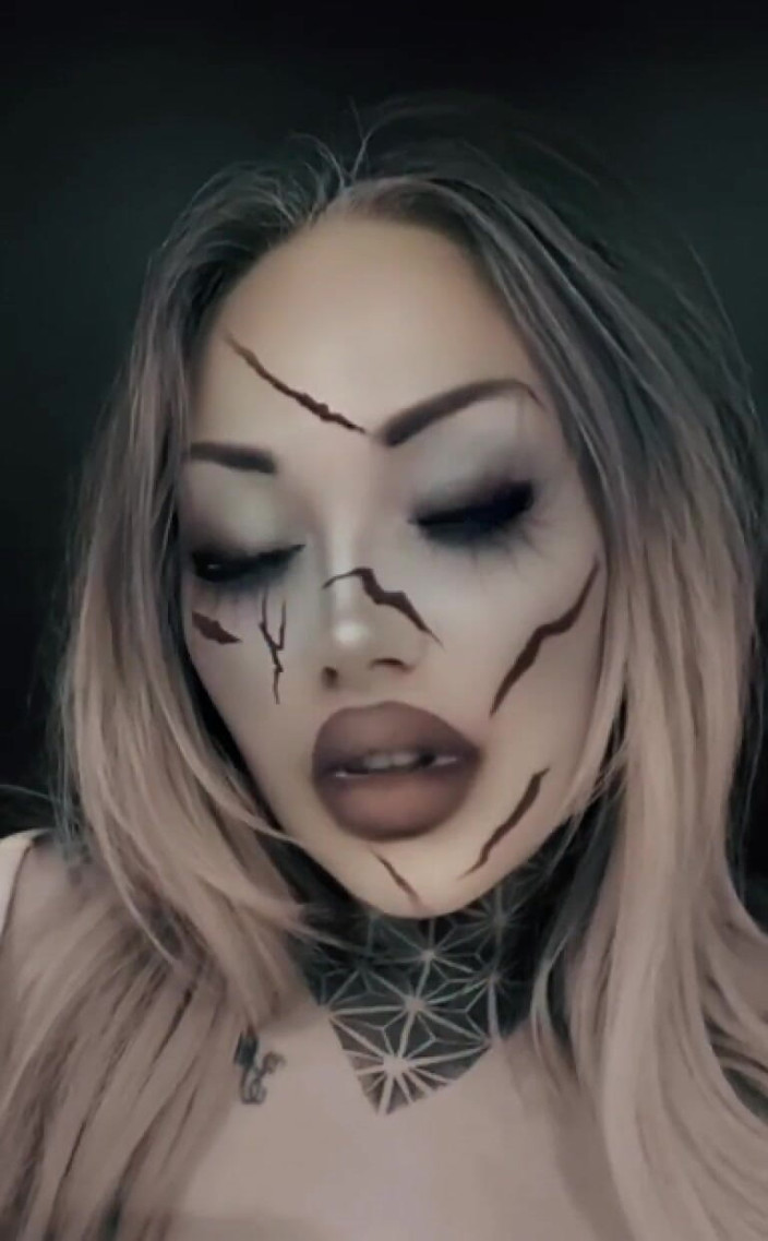 Goddess Misha Goldy: 영원히 내 노예가 되거나 달리거나!