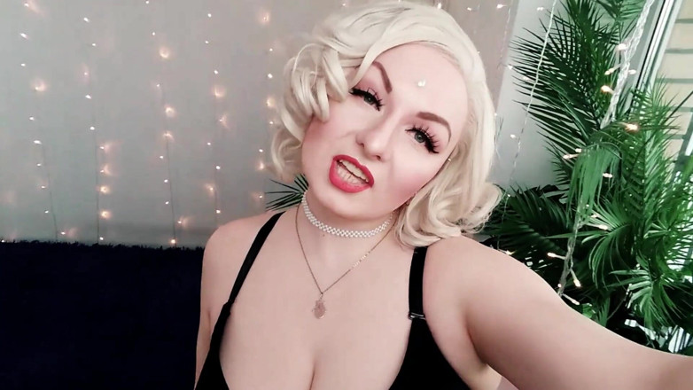 Arya Grander: Instructions de branlette, fessée en POV et gode ceinture, levrette,...
