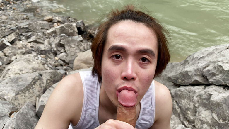 RiceQueenTopBoy: Mijn pik inslikken naast de rivier