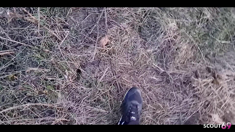 Scout69: Niemiecka blondynka PAWG nastolatka Lisa dostaje ryzykowne ruchanie na świeżym powietrzu...