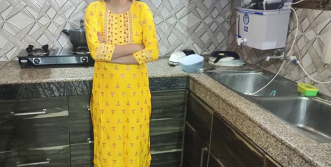 Saarabhabhi6: Hindi sexgeschichte rollenspiel - Desi Bhabhi wusch in der Küche geschirr...
