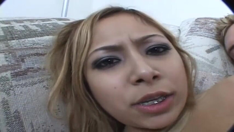 Asiatiques: Great Asian teen slut loves hard dick in her ass