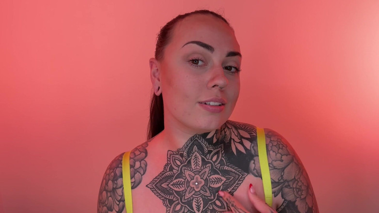Miss Valentina: Humiliation dans les toilettes