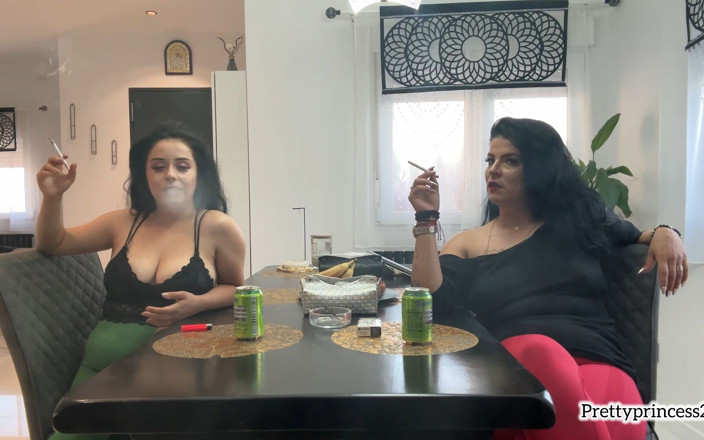fartingclub01: Spanis MILF a Sexy PAWG kouření cigarety