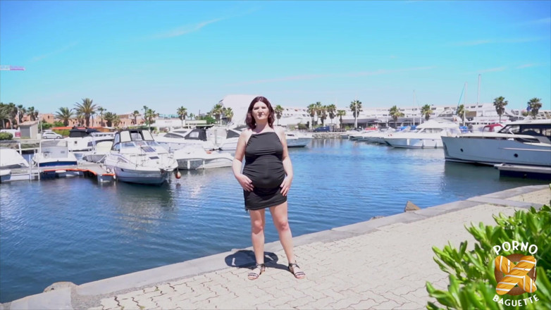 Porno Baguette: Leila, MILF coquine, adore se faire baiser par deux bites
