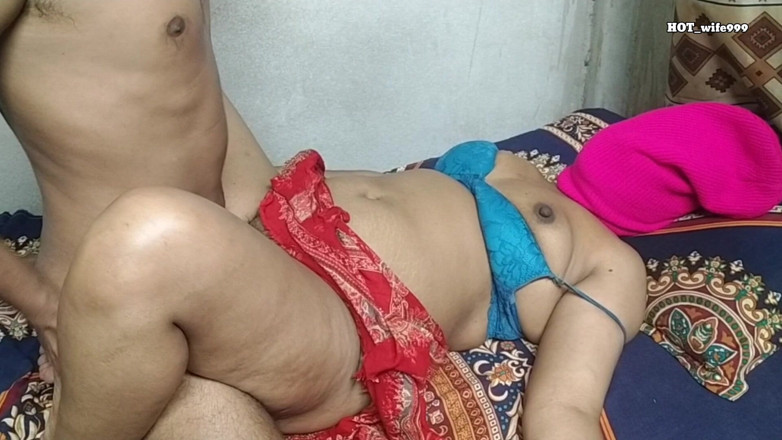 Hot_wife999: Mama vitregă indiană Tightpush cu romantism vine pe fiul meu...
