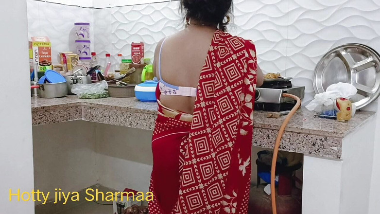 Hotty Jiya Sharmaa: Stepsister Who Was Making Chowmin in the Kitchen Was Lapped...