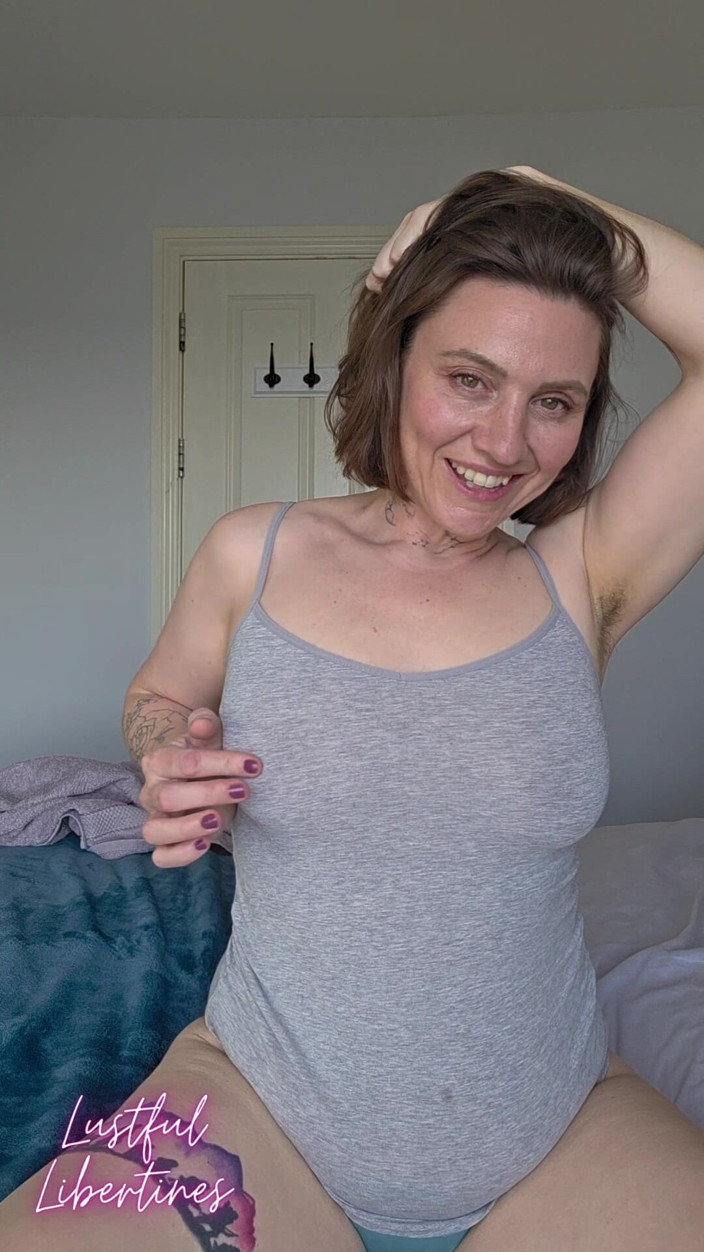 Lustful Libertines: Des Aisselles Poilues En Sueur Dans Ma Culotte Mouillent
