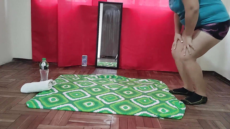 WhysMom: Ibu tiri sentiasa meminta bantuan saya untuk membantunya melakukan senaman...