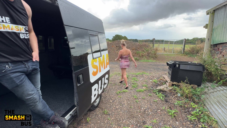 Smash bus: Cycata Blondynka Sophie Reade Zostaje Ostro Wyruchana W Smash Bus -...