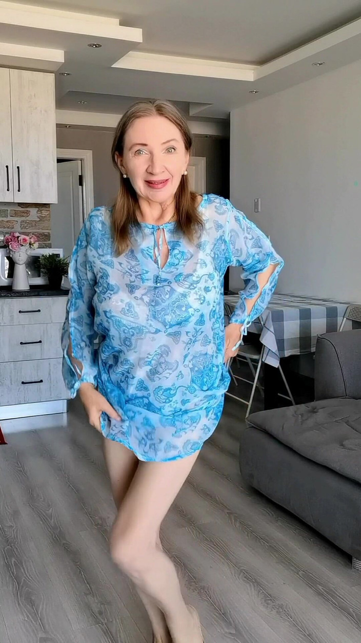 MariaOld: No puedes resistir esas enormes tetas