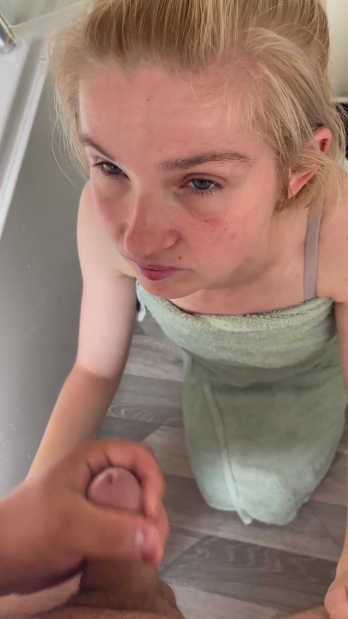 Teamfreeki: Petite amie blonde, facial en désordre