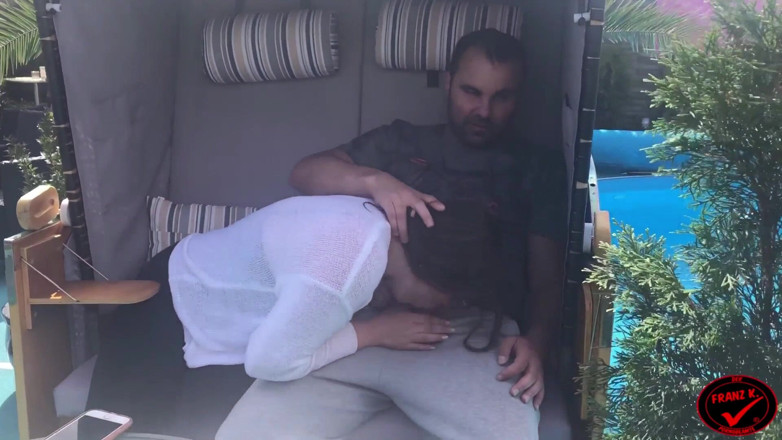 Der Pornobeamte: Holly, șezlongul de plajă!