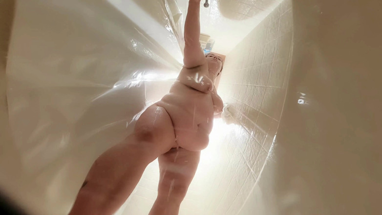 SexyNEBBW: Ducha en alquiler de mansión vieja